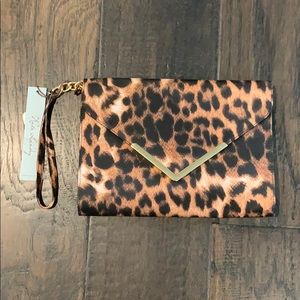 Leopard clutch